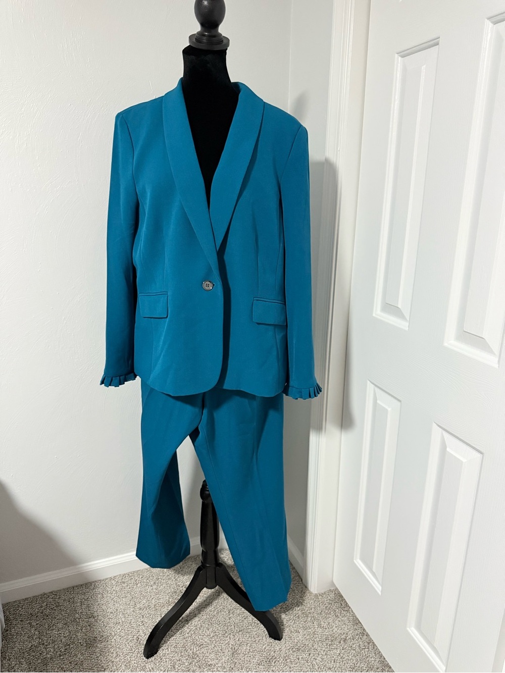 Preston & York Teal Two-Piece Blazer and Trouser Suit